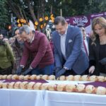 Presiden Alejandro Armenta y Pepe Chedraui la partida de Rosca Monumental en el Zócalo de Puebla